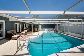 Elegant Heated Pool Home 12 minutes to the beaches of Anna Maria Island and IMG Academy, Bradenton